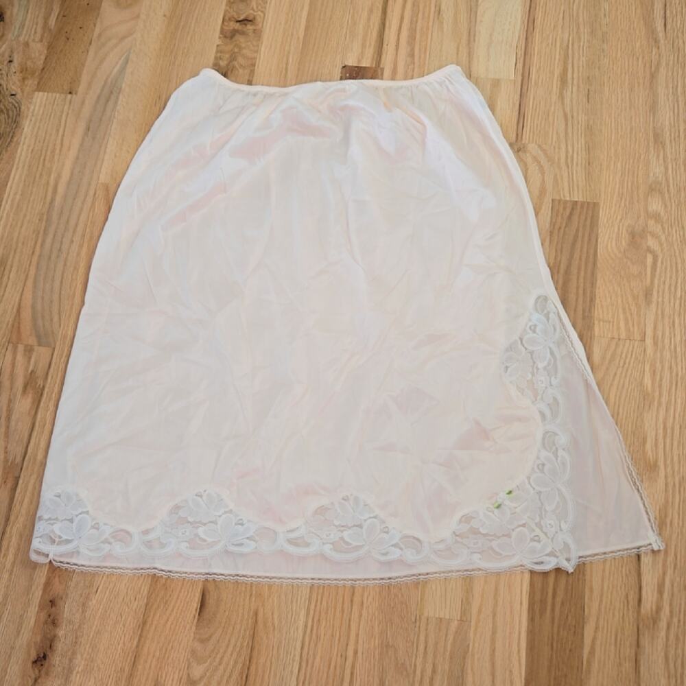 Vintage pale pink half slip with lace trim size X-Large
